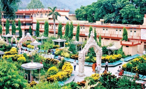 Best Ashrams To Stay In Rishikesh