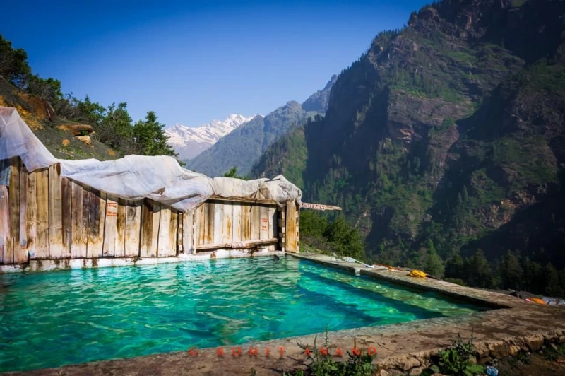 Top 7 Hot Springs in India in the middle of freezing locations
