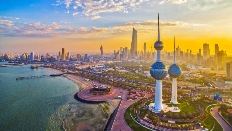 Booster dose of COVID-19 mandatory for Kuwait travellers .