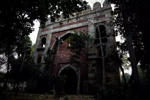 Khooni Darwaza- Most Haunted Place in Delhi to visit once.